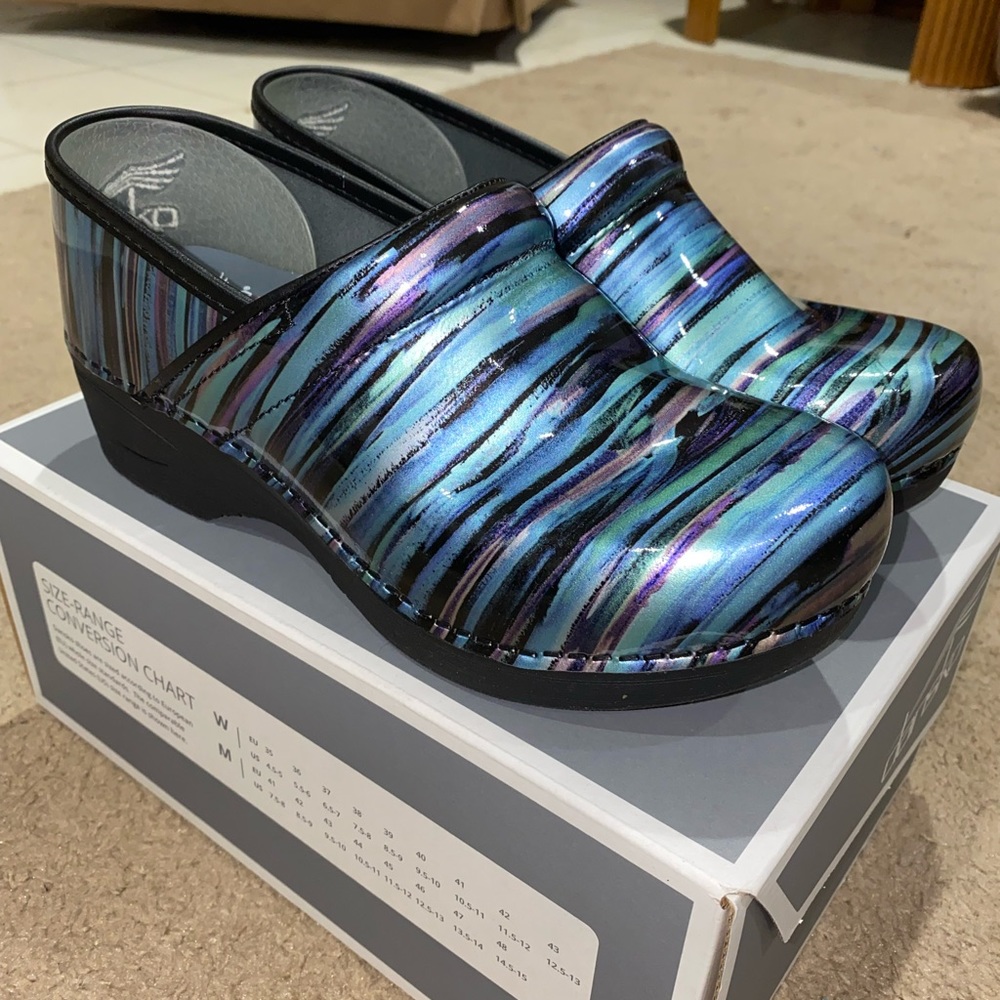 Dansko XP 2.0 Shoe size 39.  U.S women's 8.5-9.